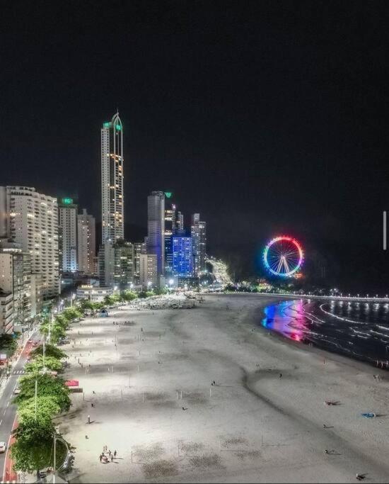 Apto A 100M Da Praia Central Balneário Camboriú Extérieur photo